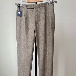 QUY ~ NEW Tailored Pleated Trousers, Men Size 48/32 ~ Taupe